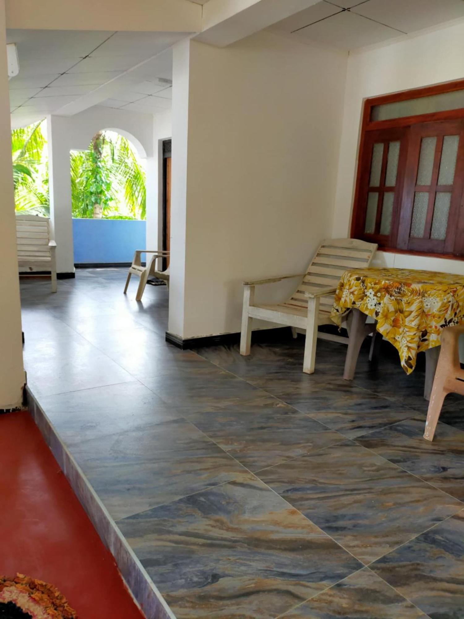 Chandi Gaya Beach Guesthouse Тангалла Экстерьер фото