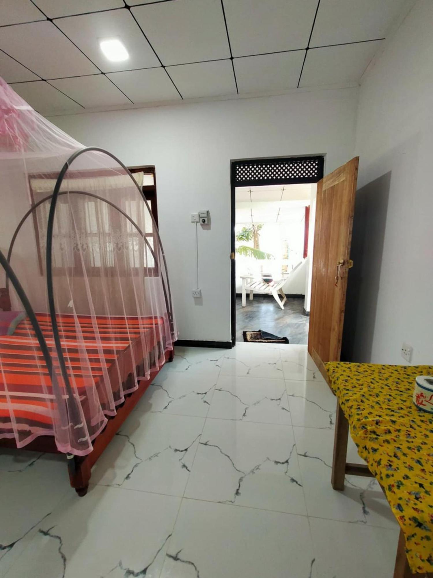 Chandi Gaya Beach Guesthouse Тангалла Экстерьер фото