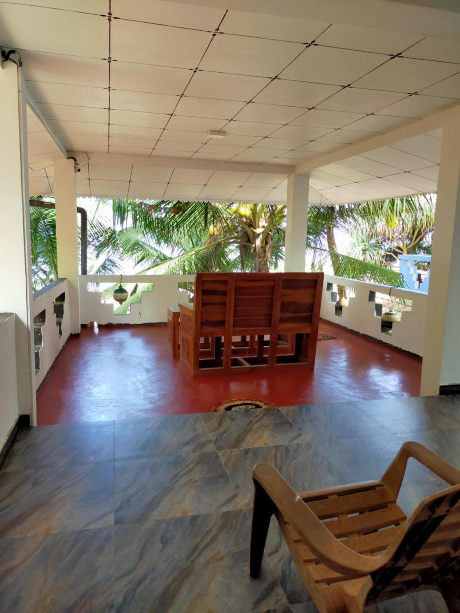Chandi Gaya Beach Guesthouse Тангалла Экстерьер фото